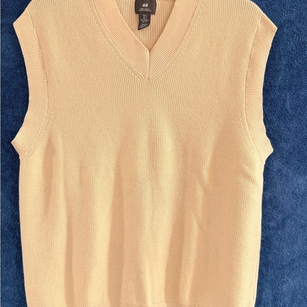 H&M Women's Beige V-Neck Sweater Vest